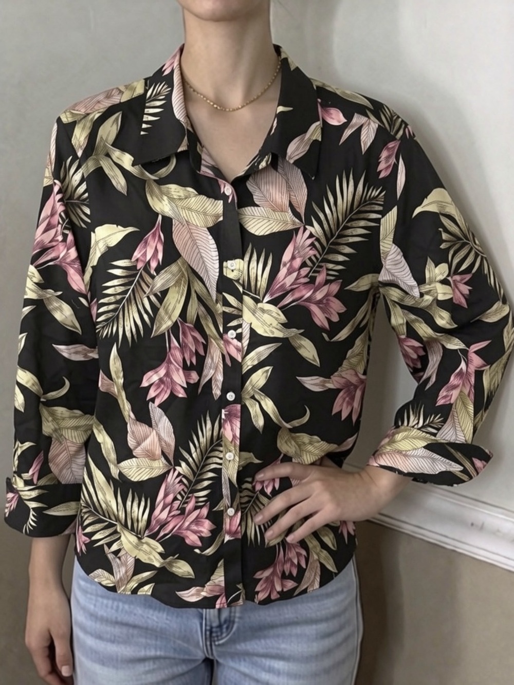 🤎 5 for $20! Chaps Black Tropical Button-Down Shirt with Pink & Cream Leaves